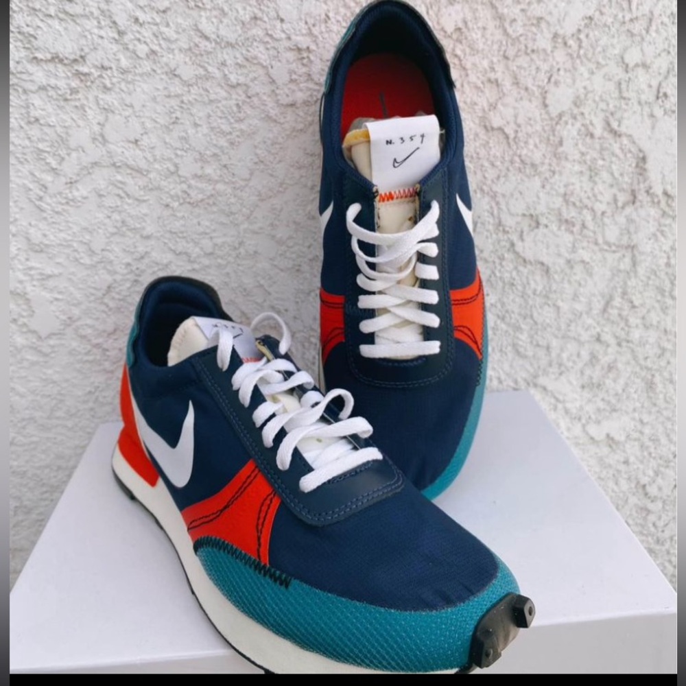 Brand New Nike Daydreak Sneaker Size US7.5
